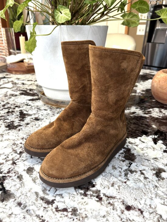 UGG Abree Short II Classic Luxe Boot, Size 6 - Picture 9 of 11